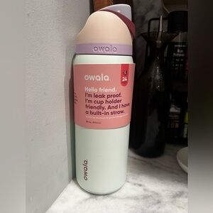 Brand New, Owala FreeSip 32 oz